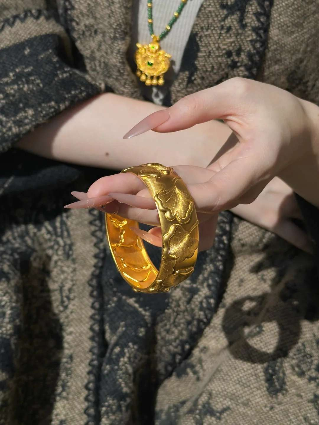 同样是足金999,为什么价格差这么多?