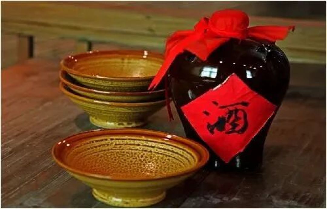 老酒为啥比新酒香?原来藏着时间的 “化学魔法”!