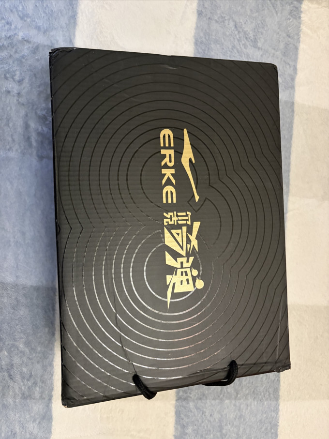 鸿星尔克休闲运动鞋