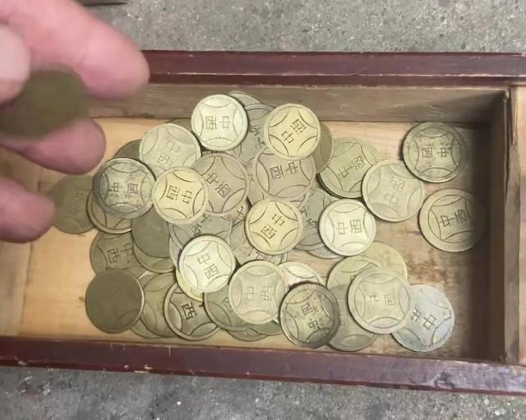 从几毛钱到买下一颗卫星,一枚游戏币如何定义我们的时代