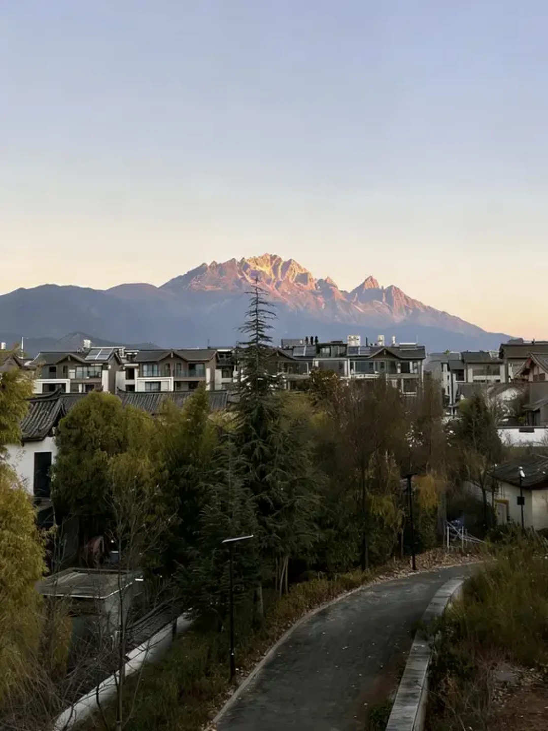 🏔️ 躺在丽江凯悦臻选雪山房 一览日照金山