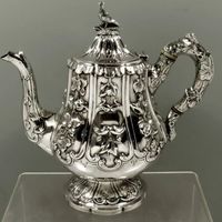 【收藏与鉴赏】鎏光百年:Ball, Black & Co. 1860年纯银浮雕茶壶的藏世风华