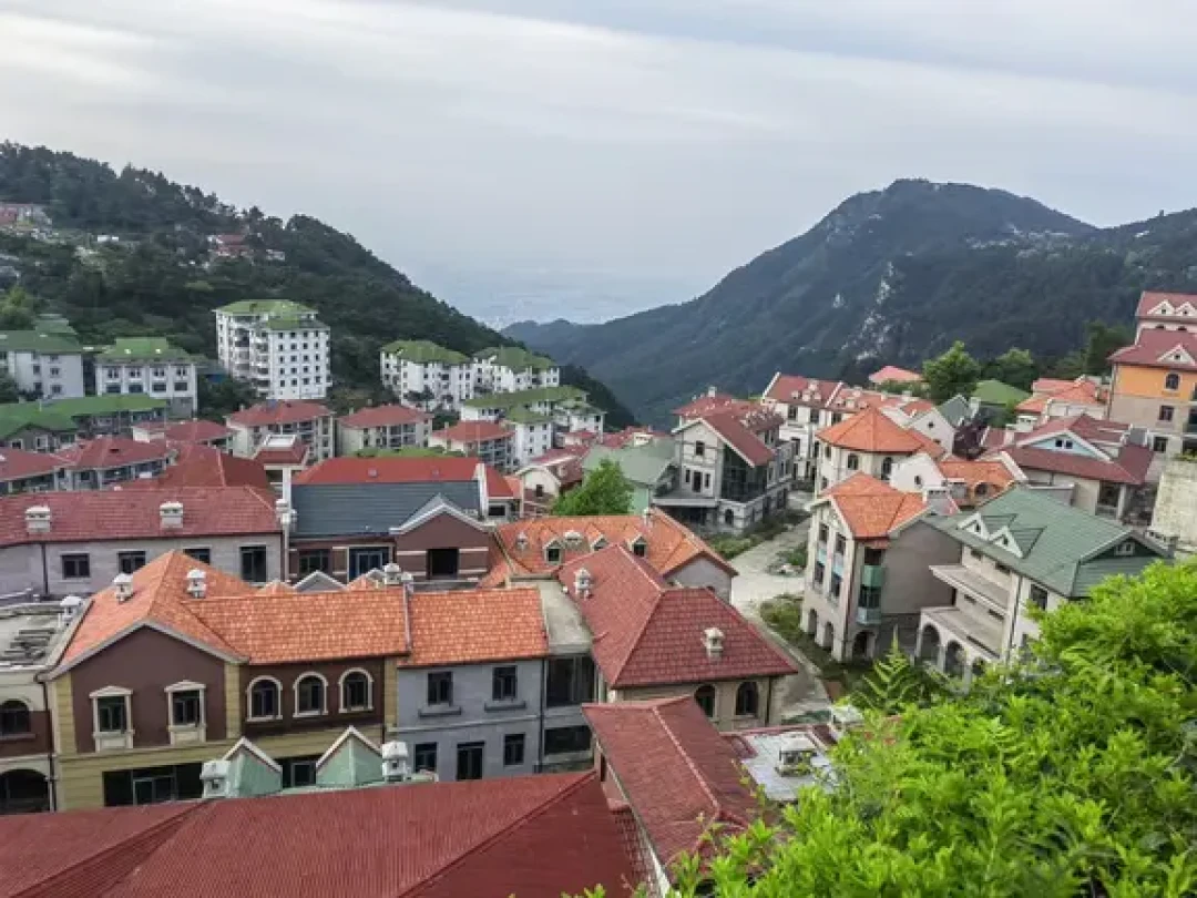 庐山不是一座山，是一座城