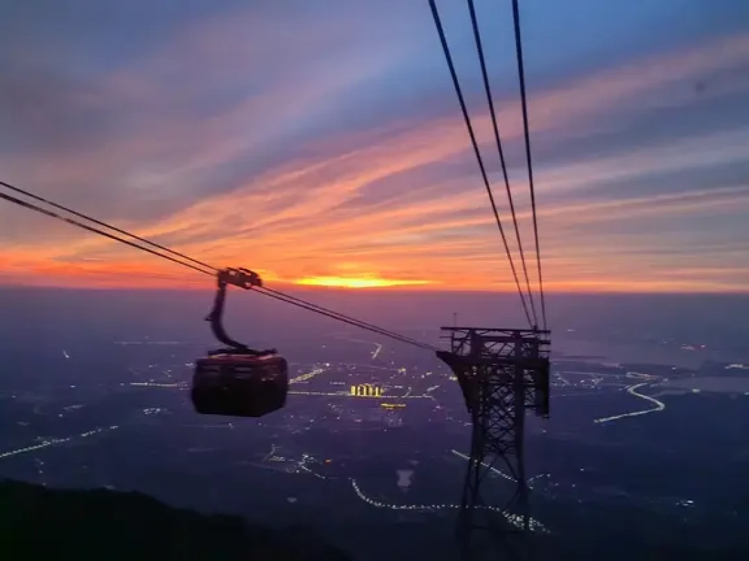 庐山不是一座山，是一座城