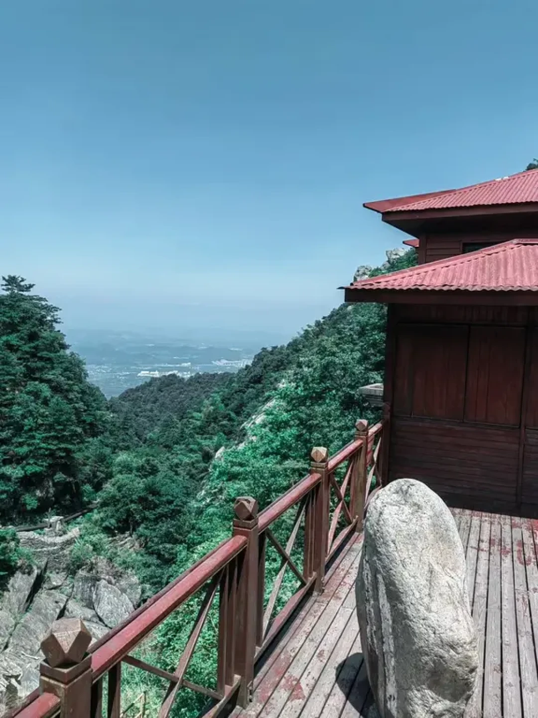 庐山不是一座山，是一座城