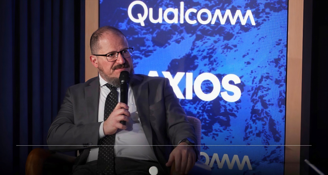 直击2026达沃斯|当有人谈论AI泡沫时,高通安蒙看到了一个“被低估”的未来