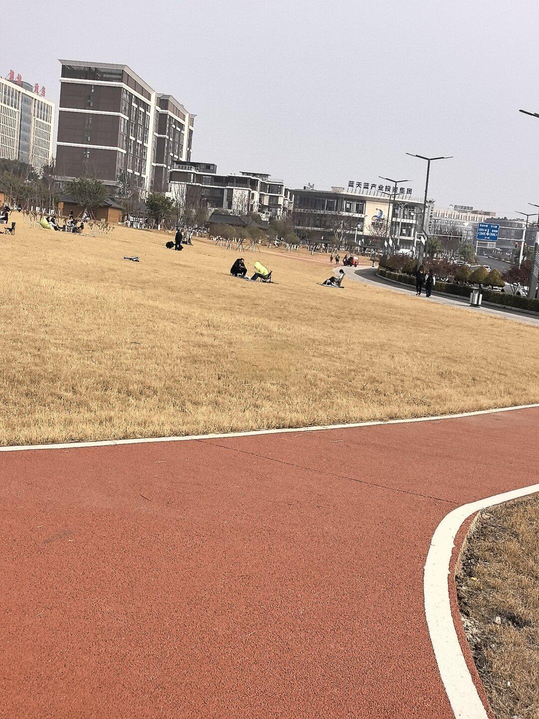 绵阳小众遛娃地!超大草坪附精准导航🚗