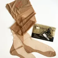 有些丝袜，一眼就知道不属于现代