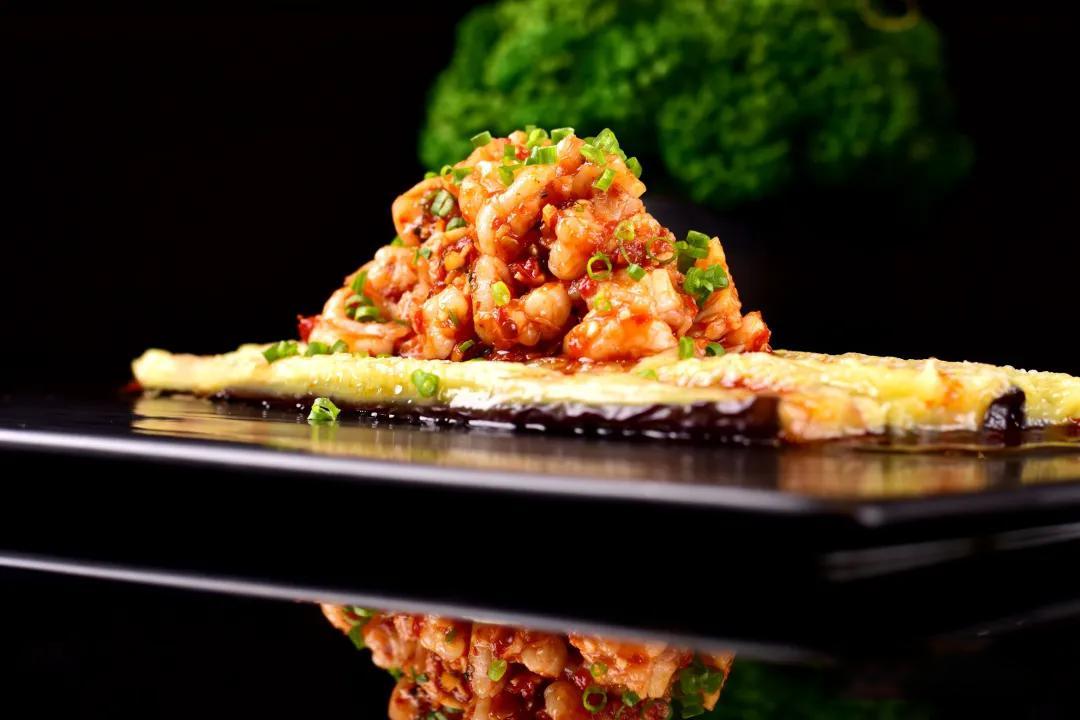 鱼香~八块鸡,美蛙腿,肉丝,肘子,脆肚,土鳝,狮子头,肘子,肝片,脆皮鸡,虾排,脆皮鸡…15道味镇餐桌显摆川菜鱼香菜
