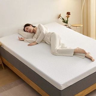 泡泡造物上新凝胶记忆绵床垫，贴肤舒适、科学承托，可拆洗可折叠设计