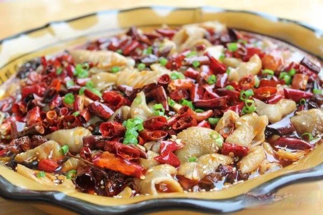 青椒/尖椒辣子鸡,棒棒鸡,香汤肥肠,跳水鱼,糯米鸭,醉鸡,酸辣鸡,鲜锅兔,大蒜烧鲶鱼,连山回锅肉…一组地方特色浓郁的川味旺菜