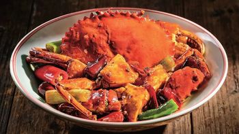 生爆跳跳蛙,跳赞火爆鸡,香辣蹄花,锅巴排骨,霸王猪脸,香辣蝴蝶骨,香辣蟹,辣子兔,炝锅鱼…15道大众喜爱的香辣劲爆红火旺销菜