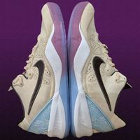 Kobe 8马年 vs Air Yeezy 2红十月？我们汇总了158位用户真实观点