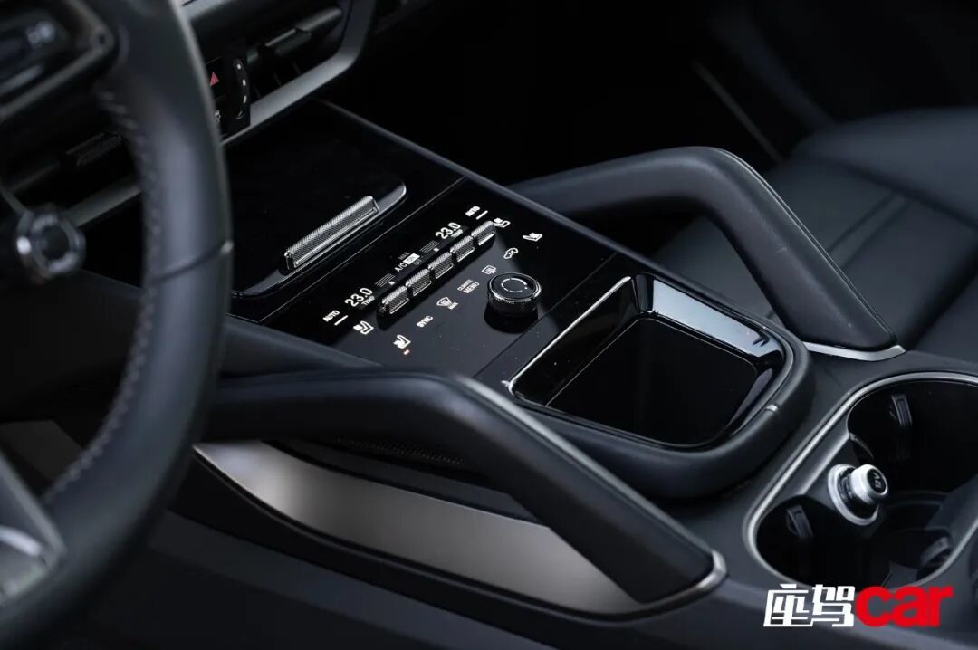 “隐藏”的竞速者——保时捷Cayenne Coupé Turbo E-Hybrid 4.0T | CAR REVIEWS
