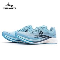 兄弟们，你们看这俩鞋底
一个像荧光棒成精
一个像正经橡胶
别小看这个荧光绿
它可是沃兰迪的‘黑科技’SPU大底
抓地力直接焊在跑道上
今天就用它来挑战赤兔8 Pro
谁才是训练场上的‘卷王’
#体考体测沃兰迪 #沃兰迪火箭气垫跑鞋 #新鞋零时差2026 #竟然被鞋抢了c位 #被这双鞋帅到