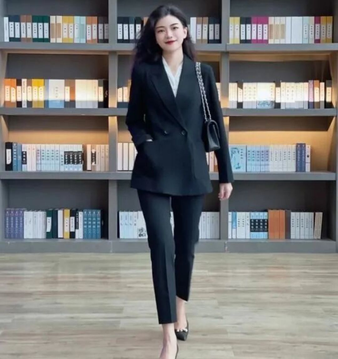 答应我,腿粗、胯宽的女人少穿阔腿裤和瑜伽裤,其实这样穿更显瘦
