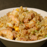 如何让一碗香软的米饭，在年夜饭的餐桌上脱颖而出？这碗虾仁炒饭，值得一试！