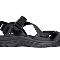 被上海街拍女生惊艳！没人穿洞洞鞋、勃肯鞋，满街都是“溯溪鞋”