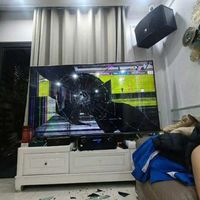 痛失106万巨奖！越南球员埋头跪地：0比3输中国队后 越南球迷怒砸电视机