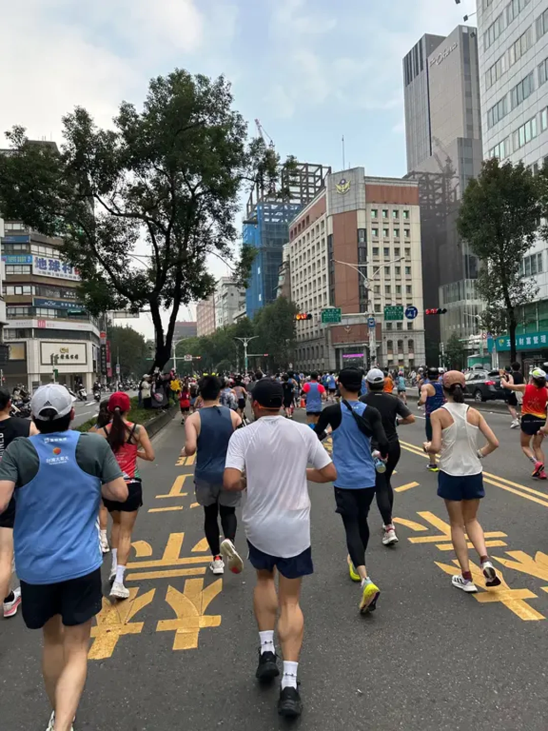 不容易走飊的台北半馬