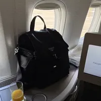 Prada Explore双肩包：为何能成通勤旅行首选？