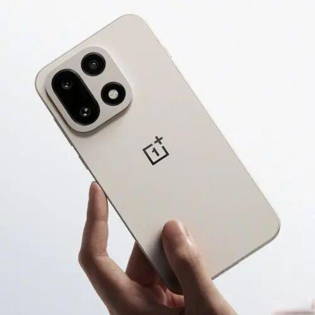 一加15T参数曝光:6.1英寸+7000mAh,骁龙8 Gen5下放,这次真的杀疯了