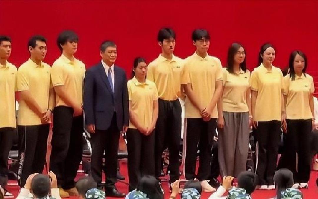 离春节不足30天,全红婵再次传来获奖喜讯,击碎了多少质疑声