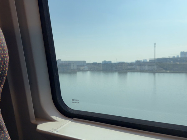 宽敞空间,捕捉流动的江南美景