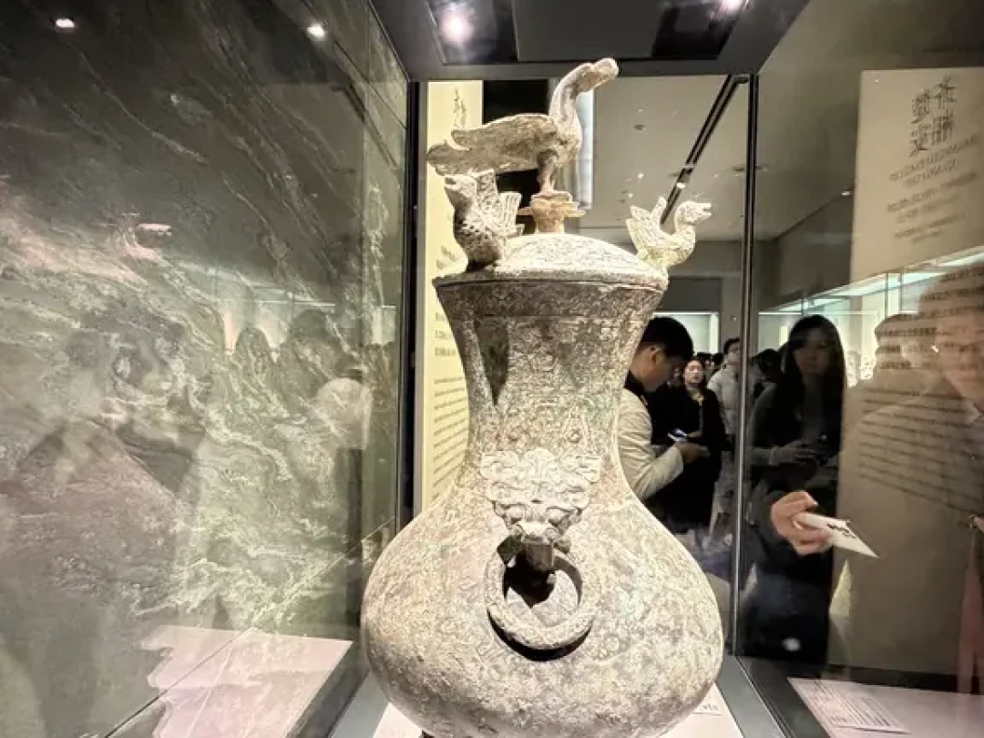西汉墓里出土的战国宝贝 “立鸟壶”