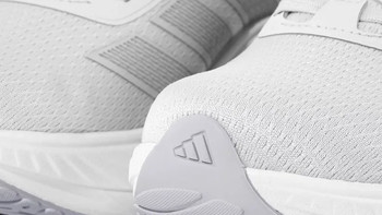 adidas网面透气轻便运动鞋深度评测