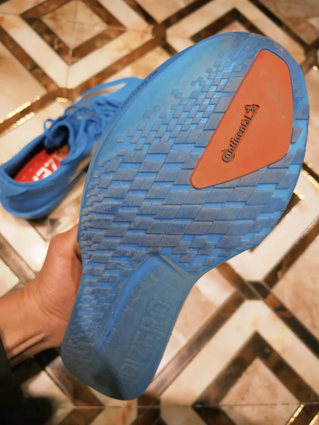 Adidas Adios 9 箱根配色饱和度拉满了