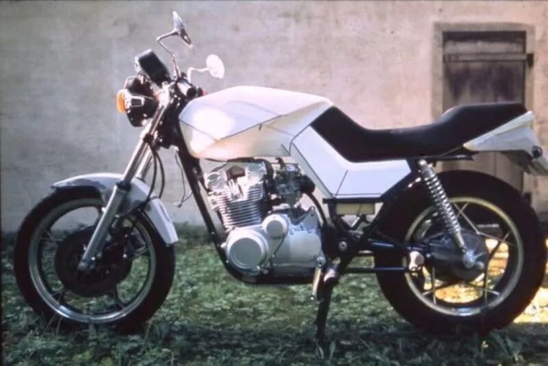 铃木“刀”光再现?Katana 400cc四缸版本或将复活丨业界