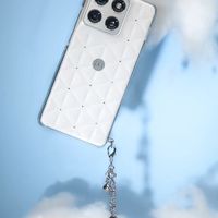 云舞轻盈，耀似星钻——联想moto X70 Air云上舞白冰钻限定版图赏