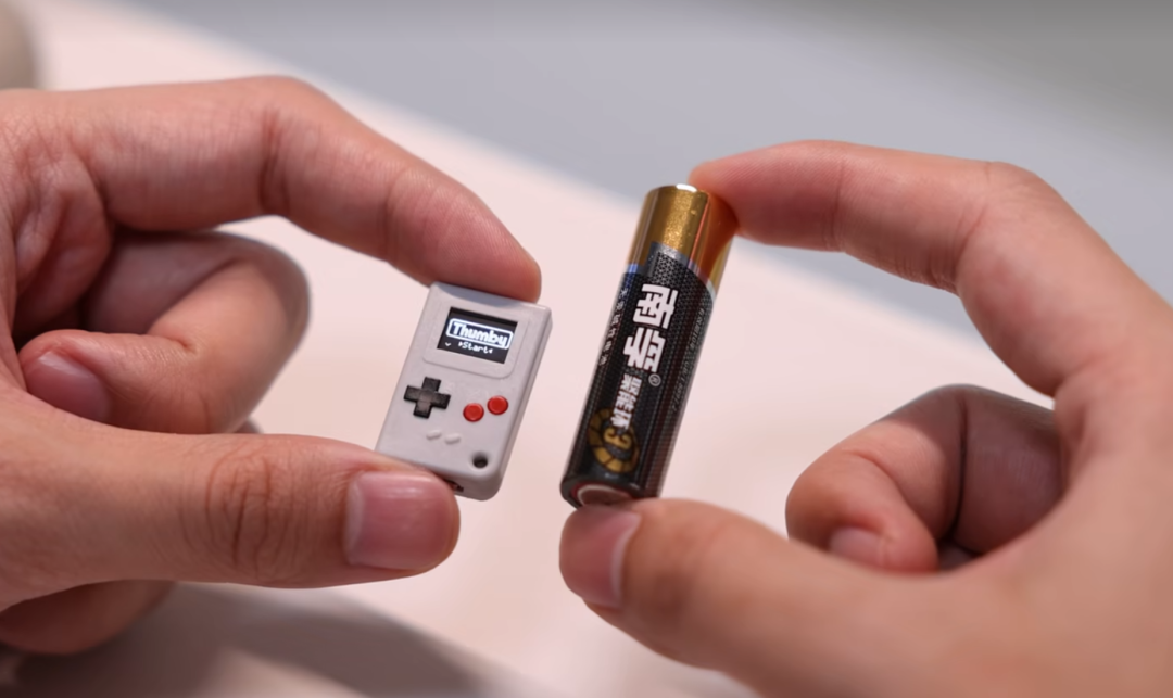 世界上最小的掌机长什么样?