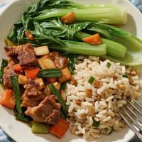 多吃肉还是多吃蔬菜？62%的家长在喂养中比例吃反了！