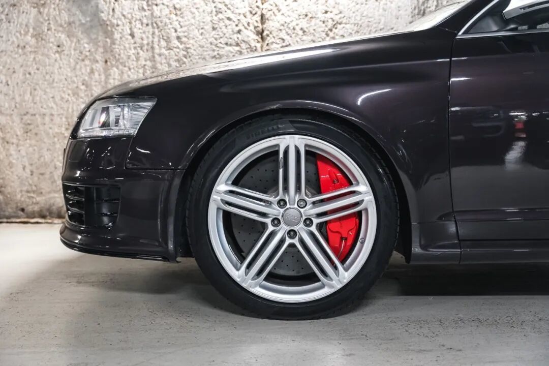 #霓虹午夜档案集#深夜放毒，只发图不刷屏，2010年奥迪RS6 Sedan 5.0 Quattro Tiptronic