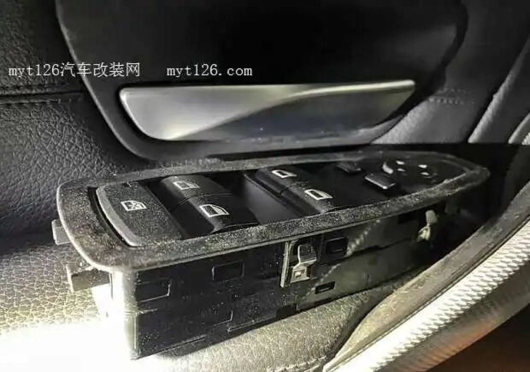 宝马3系F30更换车门内把手作业