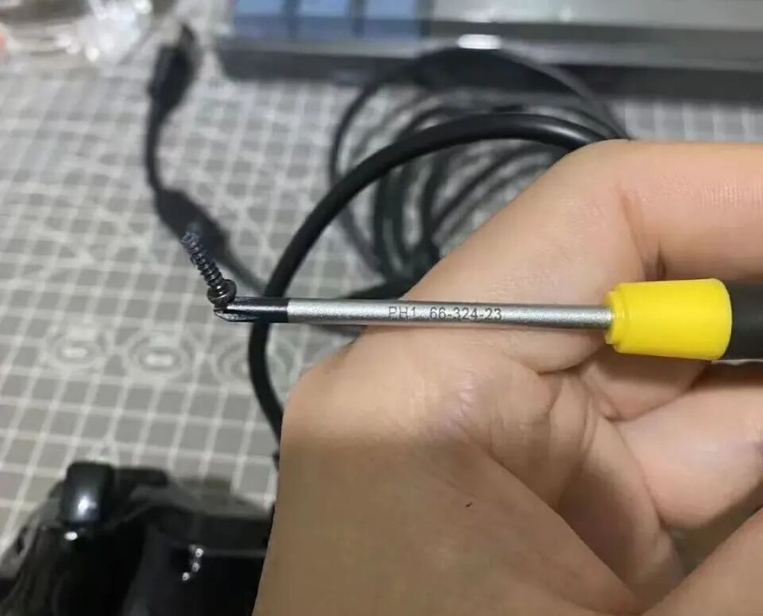 游戏手柄拆解及摇杆帽(蘑菇头)老化损坏问题修复