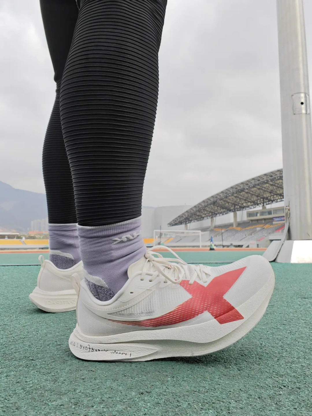 特步2000公里5代pro首发10km实测！