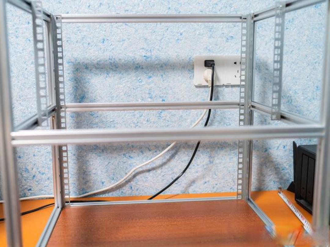 DIY铝型材NAS机柜完工，实用至上！附详细制作过程