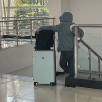 年度职场人爱用行李箱分享丨挑选行李箱要注意些什么？自用3年的地平线8号大旅行家，过年长途旅行当然要选择一款合适的旅行箱