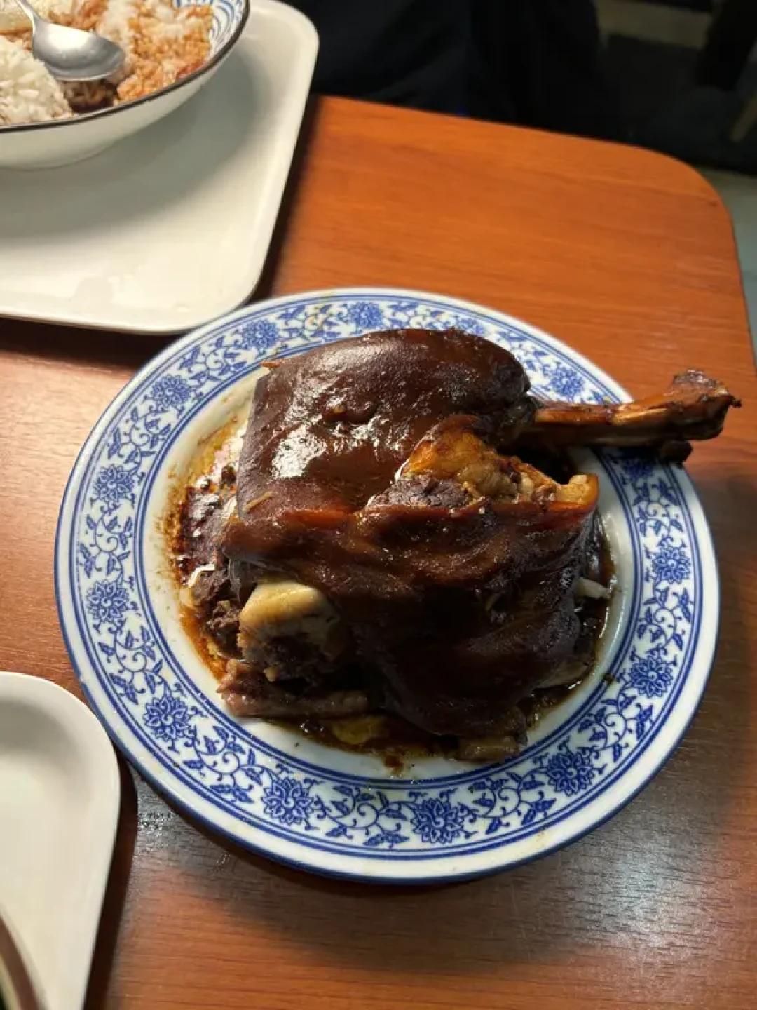 菊儿人家—据说是胡同里最好吃的卤肉饭!