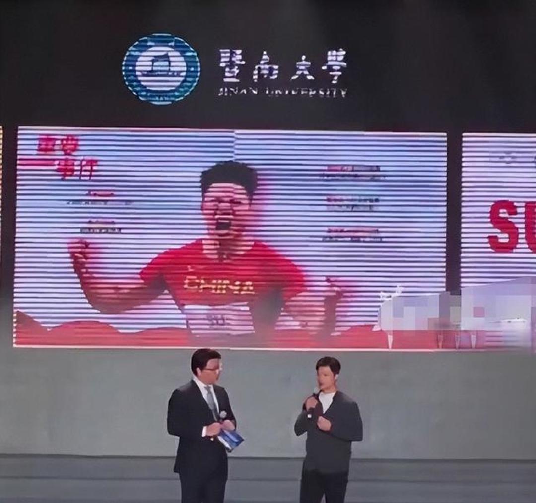 离春节不足30天,全红婵又获奖!领奖时一个小举动,让她口碑大涨
