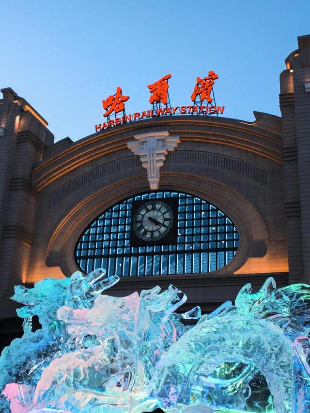 8亿造冰雪王国，只开2月！越“亏”越要办？哈尔滨27年顶级阳谋