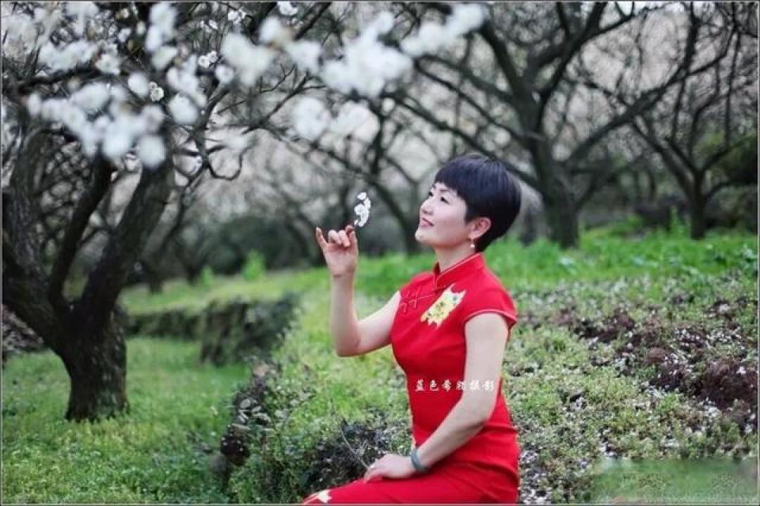 梅花人像怎么拍？服饰穿搭十简单姿势，氛围感拉满