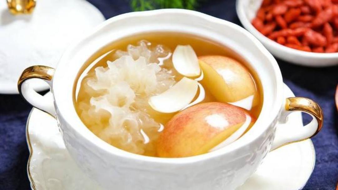 苹果这样煮，堪称“肠道疏通剂”！每天吃一点，隔天排便特轻