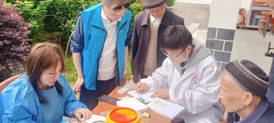 老年友好社会建设典型案例选编——以老年人需求为导向 构建“医养+智慧+网格”三维养老服务体系