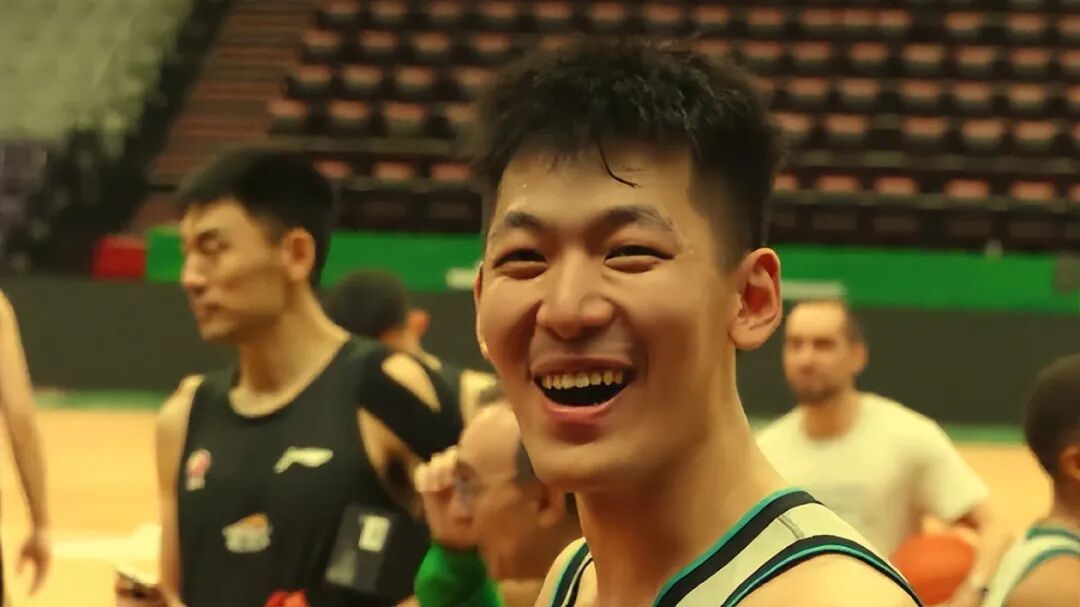 亨特首秀9+4，辽篮30分之差不敌广东宏远主要输在外援手里！好在张陈治锋狂轰17+6+2+1+1证明自己，杨鸣赢在未来