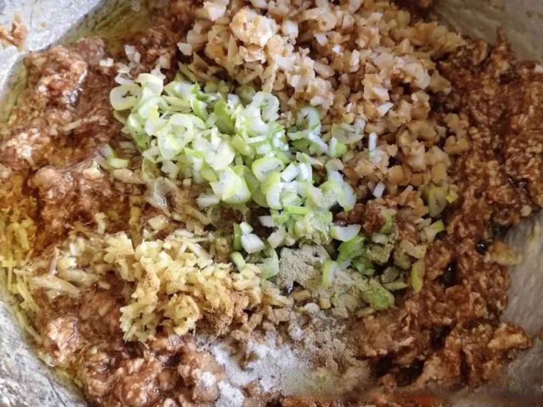 冬天吃饺子，这俩食材做馅鲜美多汁，又香又暖，全家爱吃