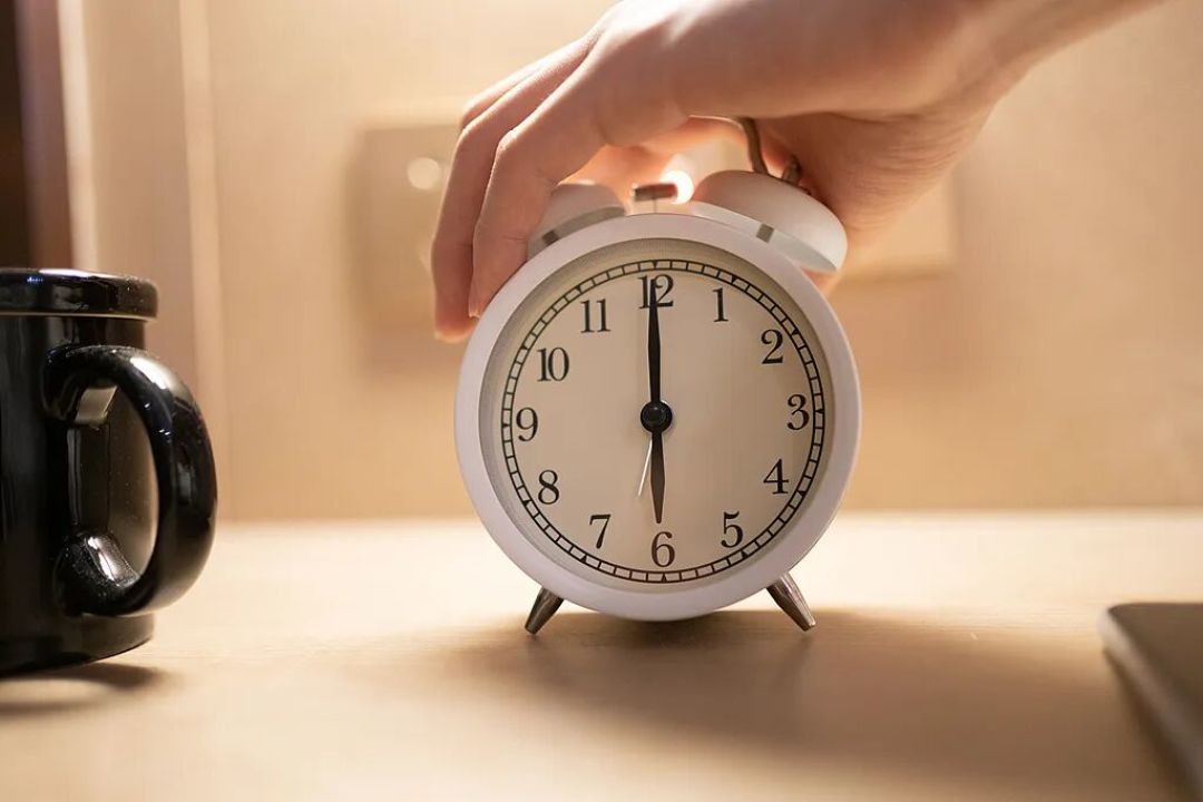 十点入睡过时了?专家建议:65 岁后睡眠需遵循这 3 个新法则